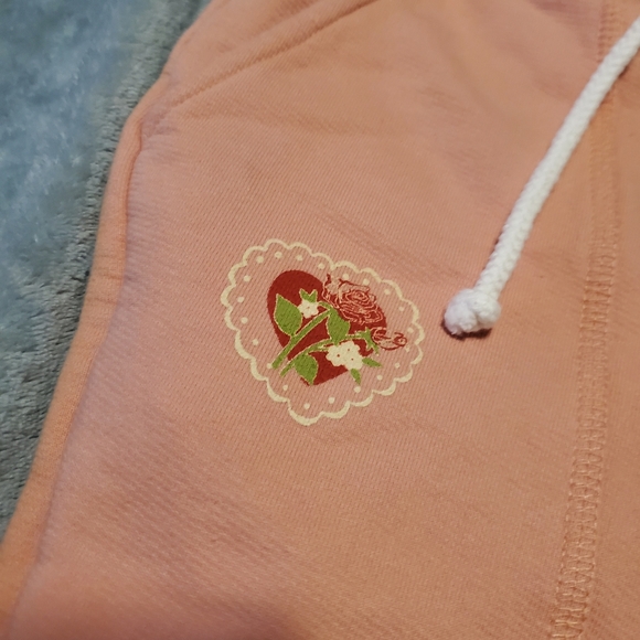 DD Sweats - Picture 3 of 6